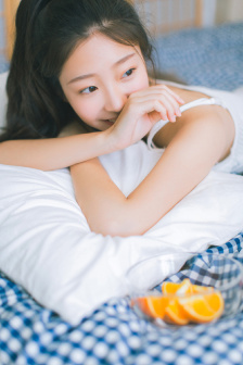 年轻漂亮少妇私密精油按摩保养